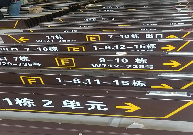 大荔县广告标识中，常见的几种安装方式。