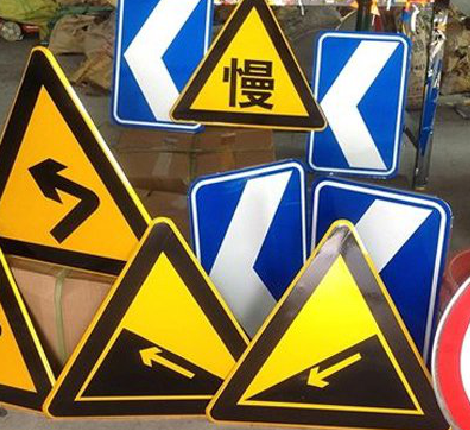 大荔县标识标牌中颜色的确定是很重要的。